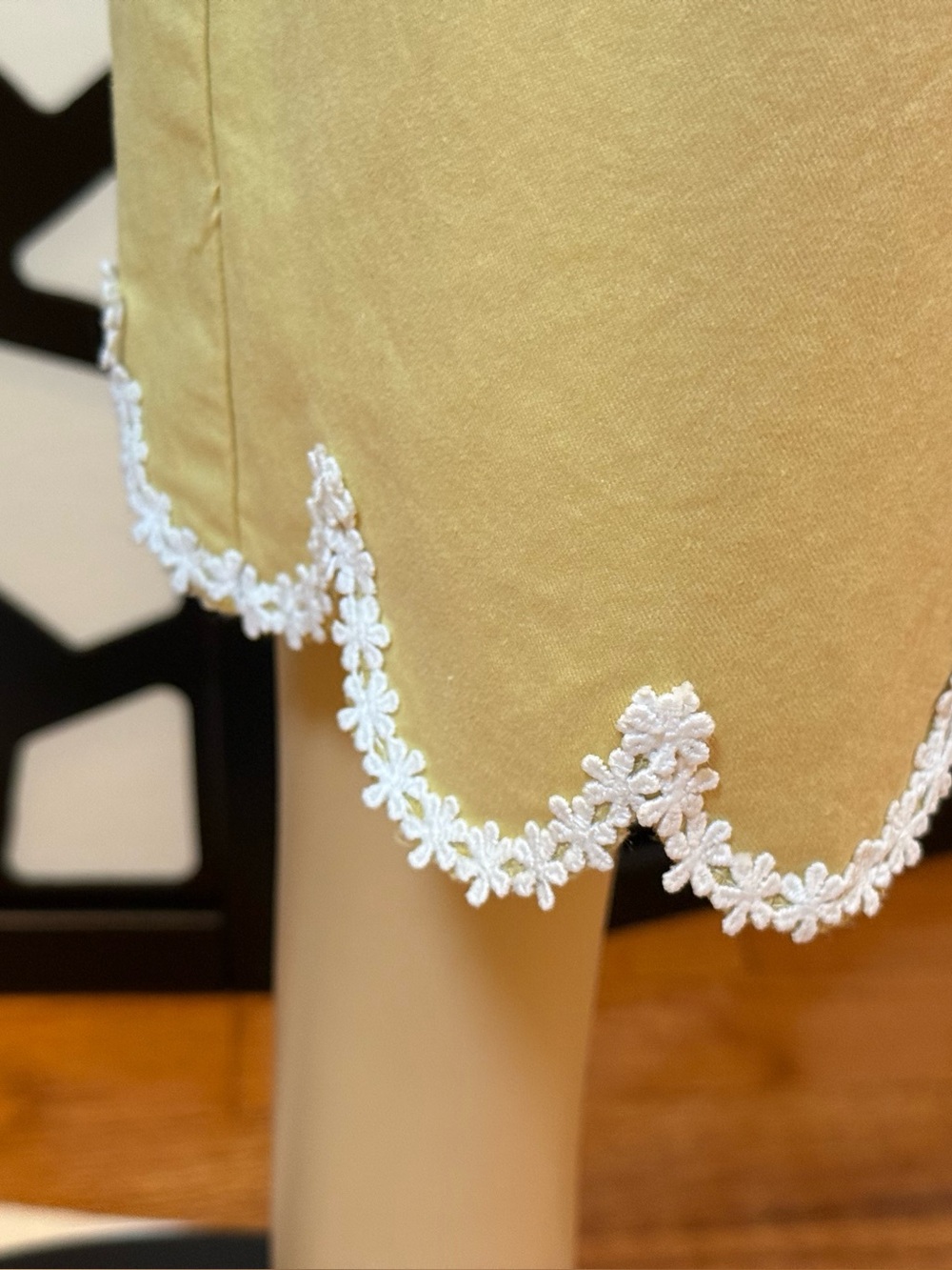 ee:some Perla Floral Straight Leg crop Butter yellow-white scalloped lace NWT - Picture 8 of 9